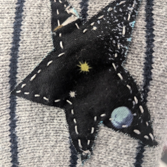 Cropped Oversized Striped Sweater with Hand-Sewn Stars - Picture 4 of 4